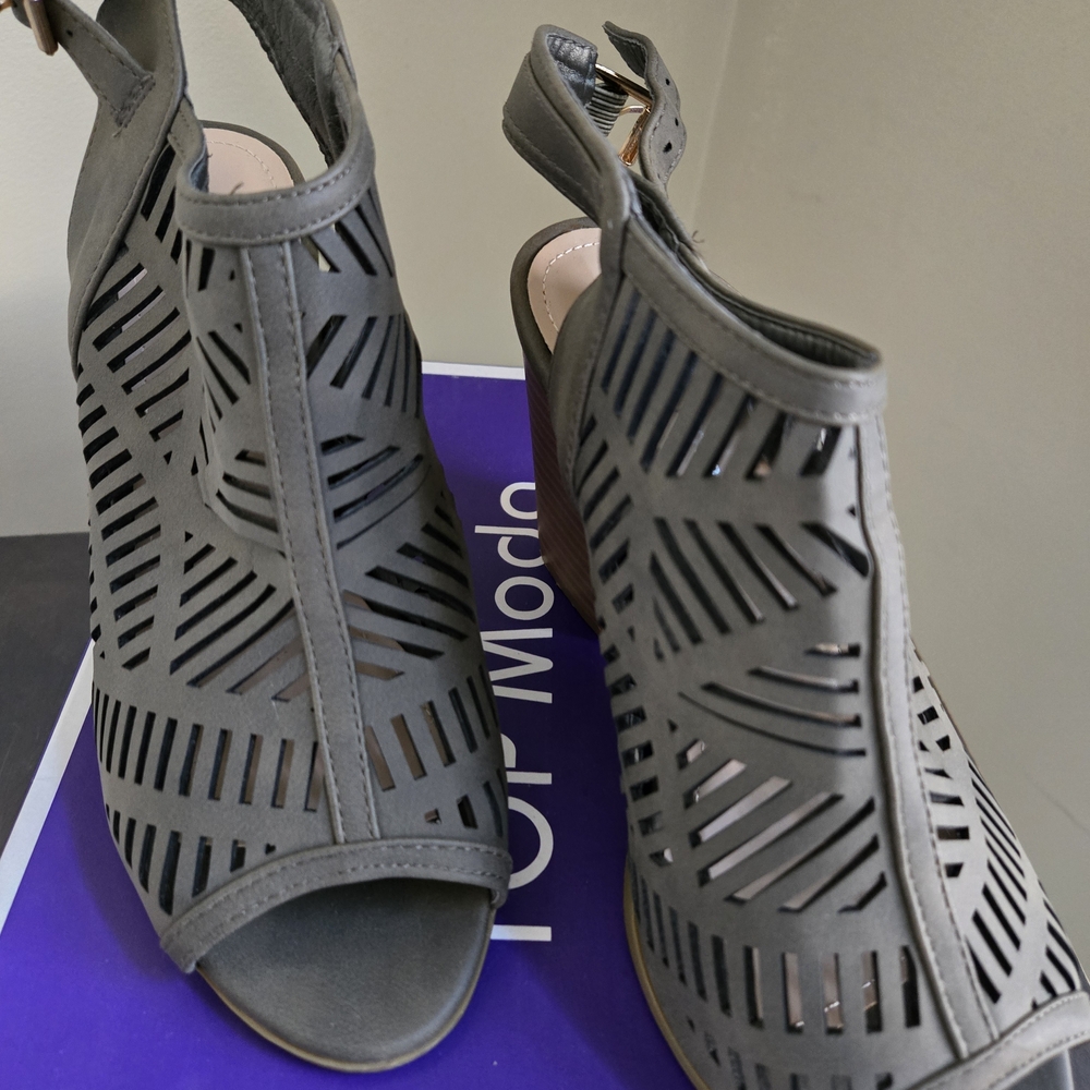 TOP Moda Gray Cutout Heels